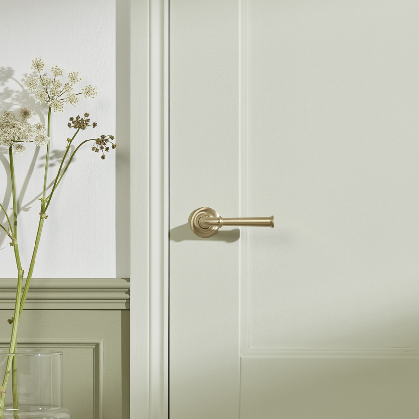 GraceDoorHandle_SatinBrassUnlacquered.jpg