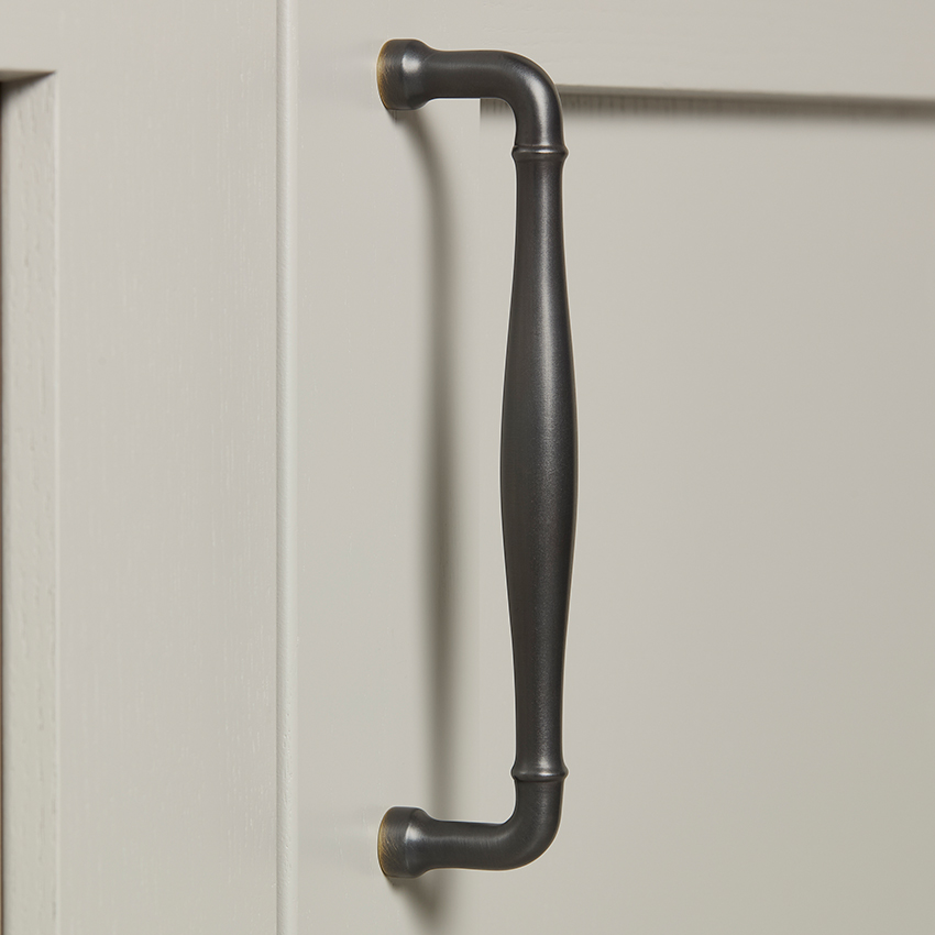 Kingsmere_CabinetHandle_Carbon.jpg