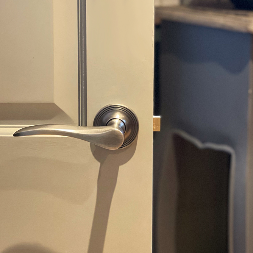 OxfordDoorHandle_AntiqueNickel2.jpg