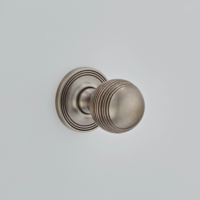 Reeded Ball Knob On Reeded Covered Rose