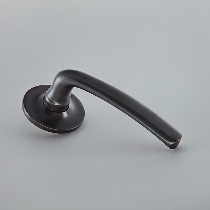 Floe Door Handle on Plain Covered Rose