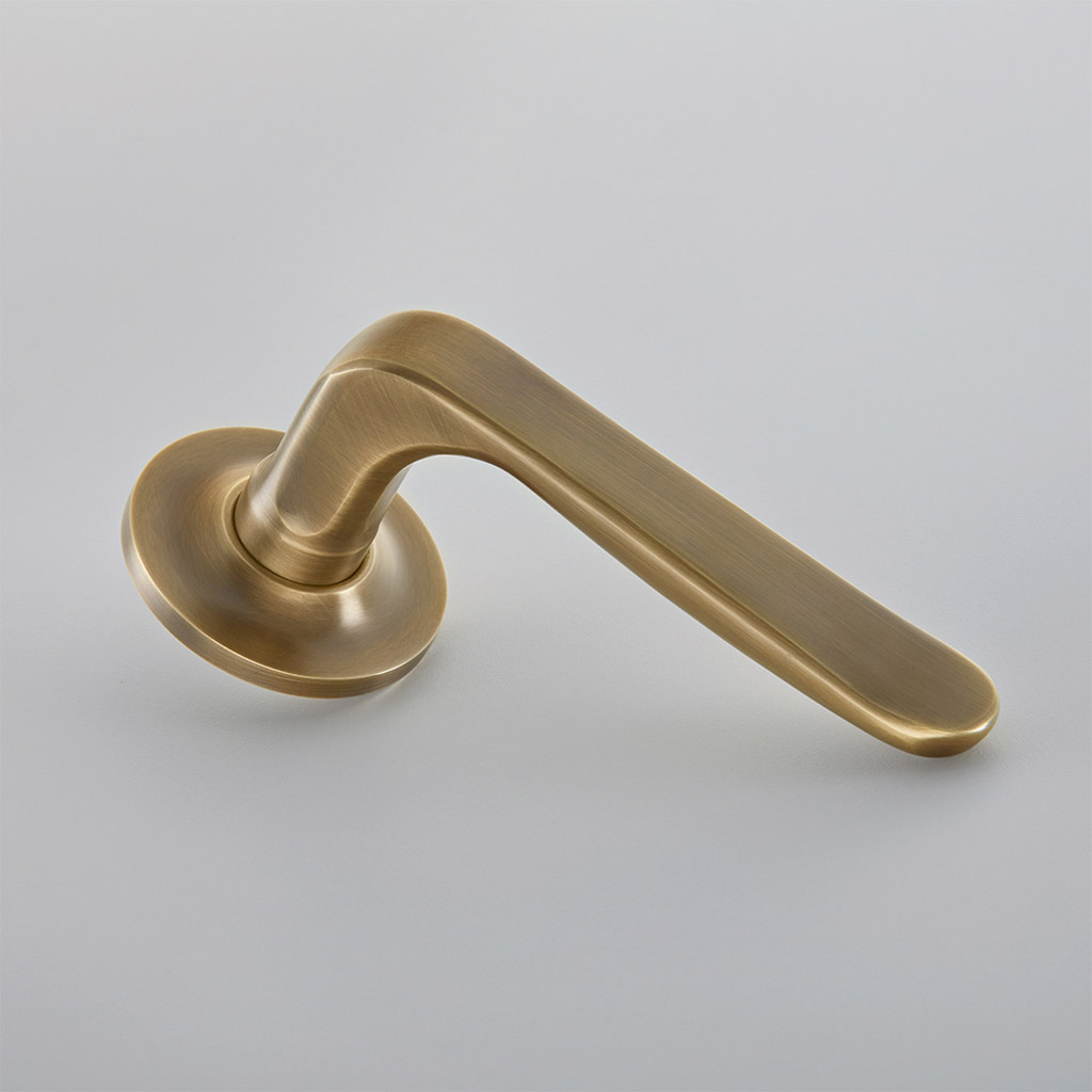 Garde Door Handle on Plain Edge Covered Rose