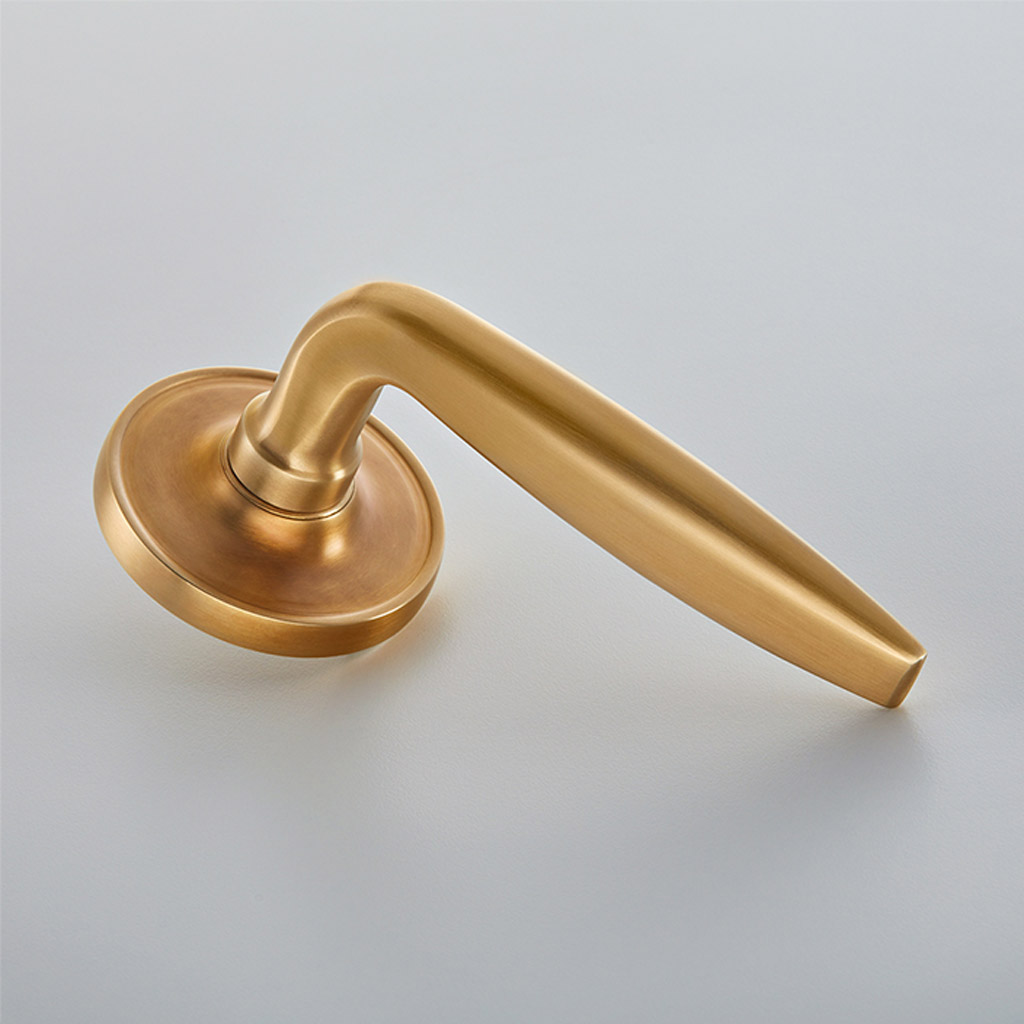 Maine Door Handle on 65mm Raised Edge Covered Rose