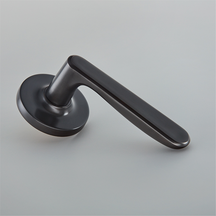 Velo Door Handle on Plain Covered Rose
