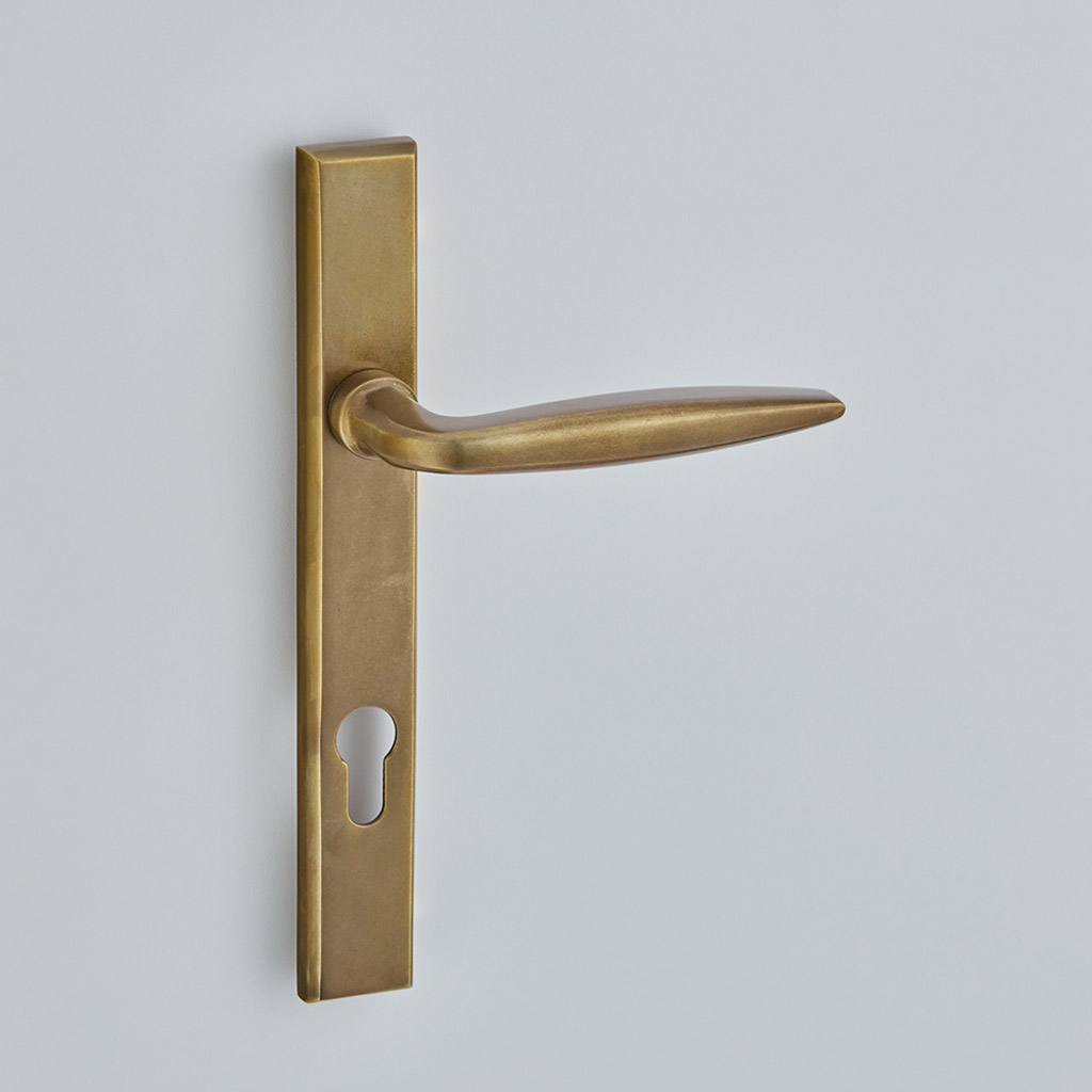 Maine Multipoint Door Handle on Pillow Backplate